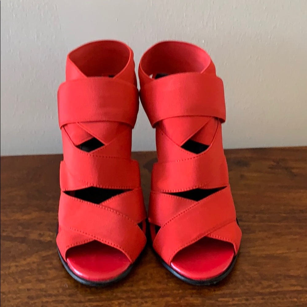 Zara Sandal size Euro 40. Brand New, worn once!!!!